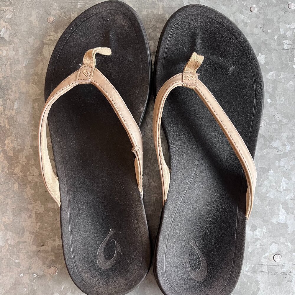 OluKai Ho'opio Leather Women's Beach Sandals